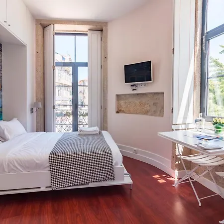 On - Center Apartment *