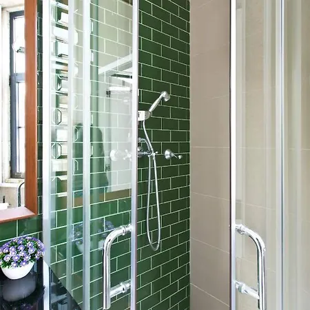 On - Center Apartment *