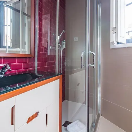 On - Center Apartment Porto